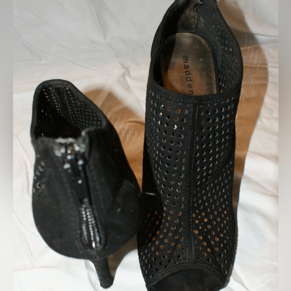 Madden Girl Peep toe mesh suede heel size 9.5 heel is 3.5 inches black - Picture 7 of 11